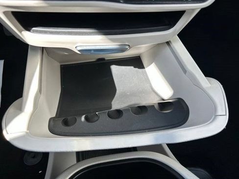 Used 2023 Chrysler Pacifica Touring-L FWD image 34