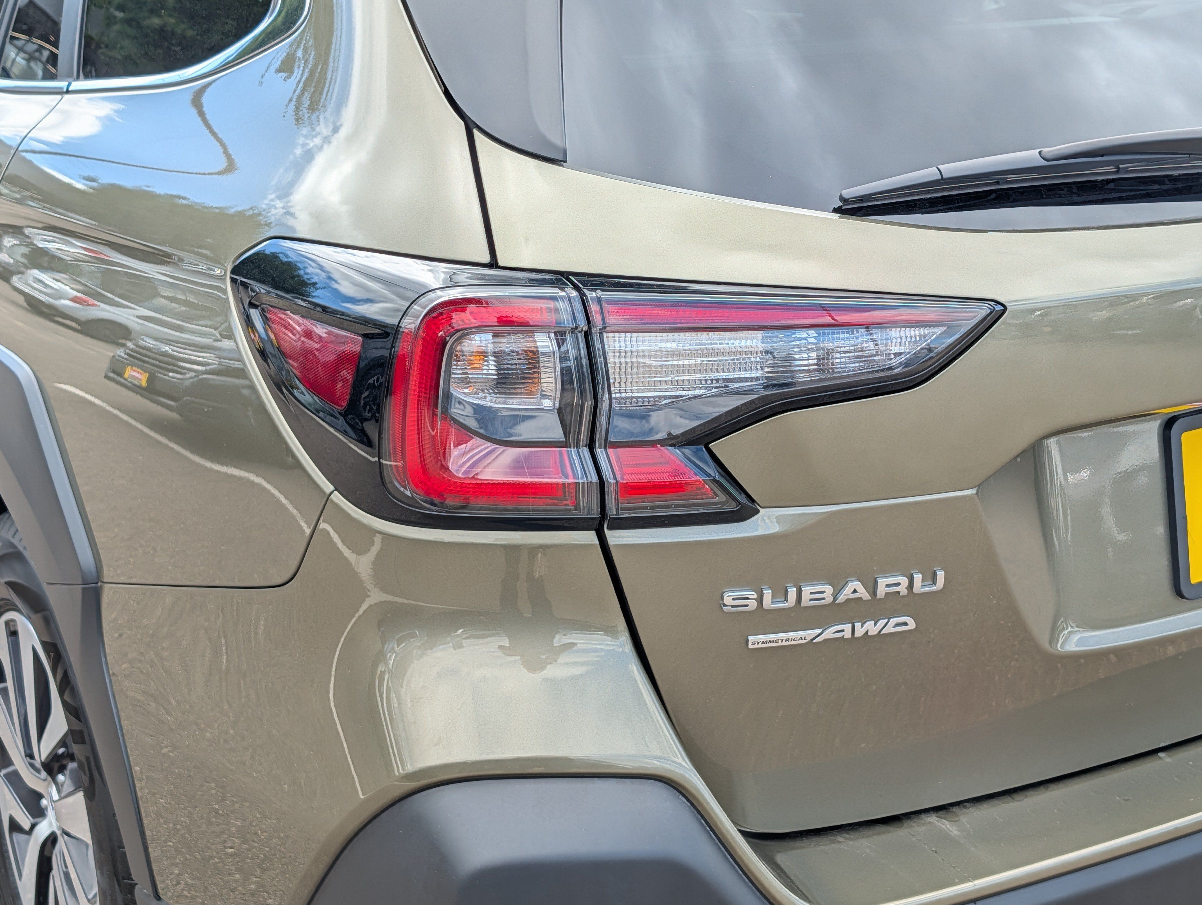 Used 2025 Subaru Outback Premium AWD/4WD image 17