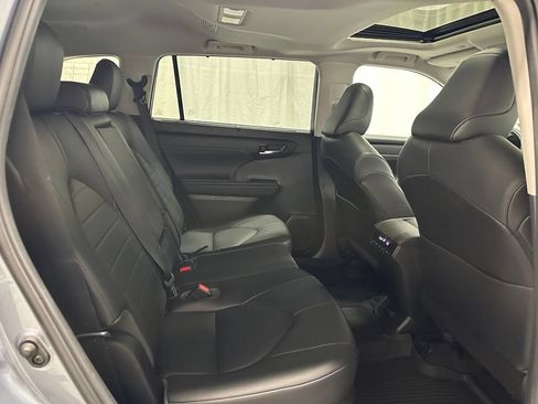 Used 2020 Toyota Highlander XLE AWD/4WD image 55