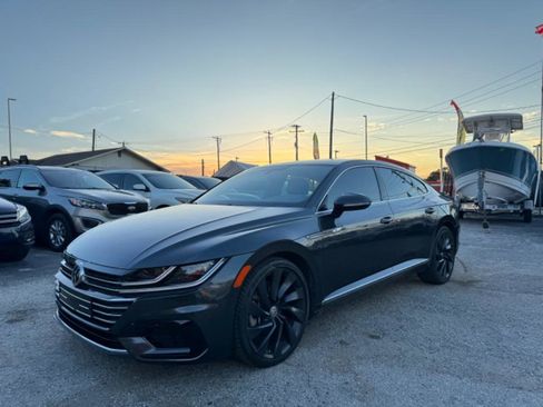 Used 2019 Volkswagen Arteon SE FWD image 1