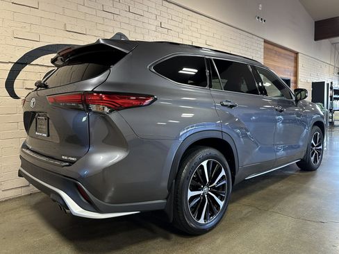 Used 2021 Toyota Highlander XSE image 4