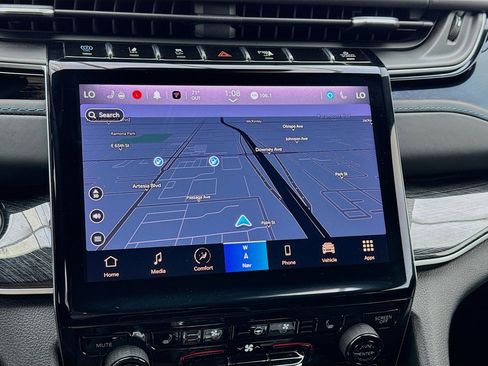 Used 2022 Jeep Grand Cherokee Trailhawk image 9