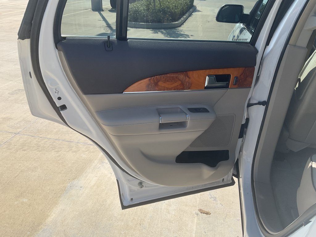 Used 2014 Lincoln MKX FWD w/ Equipment Group 102A image 14
