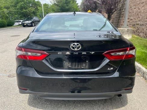 Used 2022 Toyota Camry LE FWD image 5