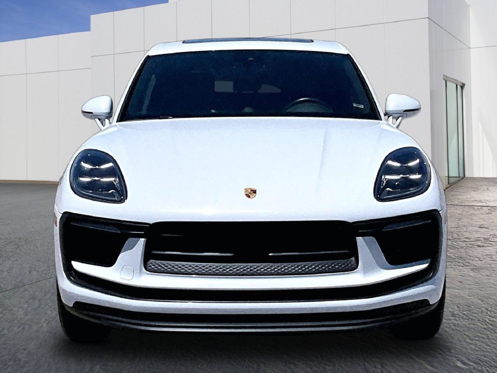 Certified 2024 Porsche Macan AWD/4WD image 9