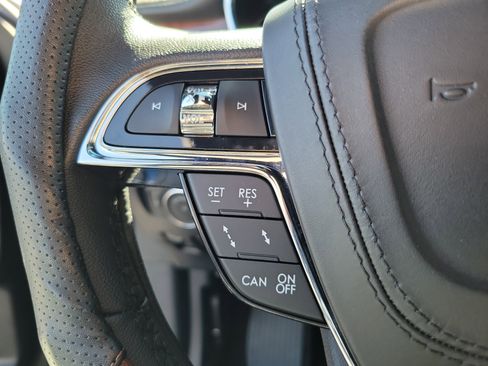 Used 2020 Lincoln Continental w/ Premium Package FWD image 21
