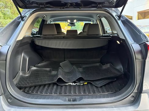 Used 2022 Toyota RAV4 XLE AWD/4WD image 6