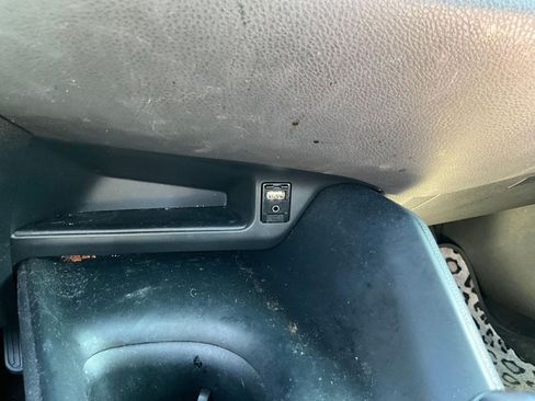 Used 2019 Toyota C-HR LE FWD image 15