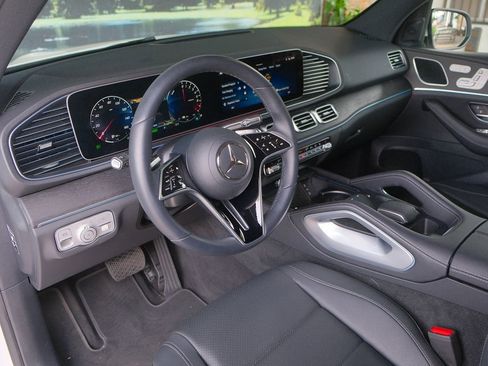 Used 2025 Mercedes-Benz GLE 450e 4MATIC image 14