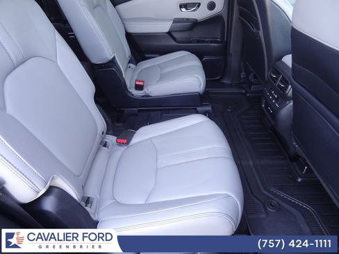 Used 2025 Honda Pilot Touring image 15