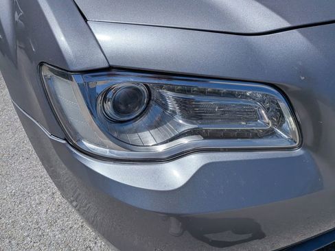 Used 2015 Chrysler 300 C w/ Light Group image 9