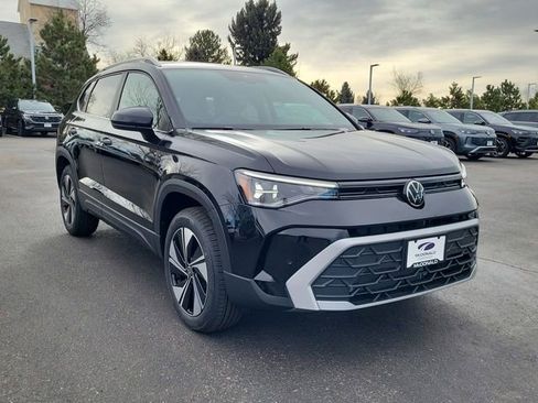 New 2026 Volkswagen Taos SE image 2