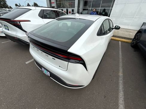 Used 2024 Toyota Prius LE AWD/4WD image 5