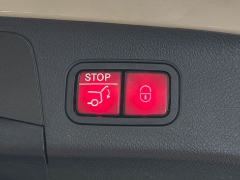 Used 2025 Mercedes-Benz GLA 250 4MATIC image 23