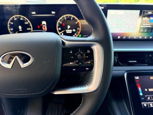Used 2025 INFINITI QX80 Luxe RWD image 17