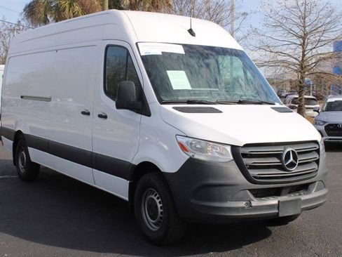 Used 2023 Mercedes-Benz Sprinter 2500 image 7