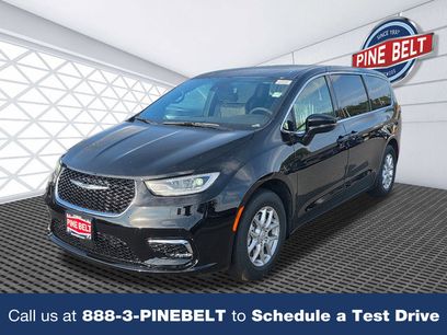 New 2026 Chrysler Pacifica Select