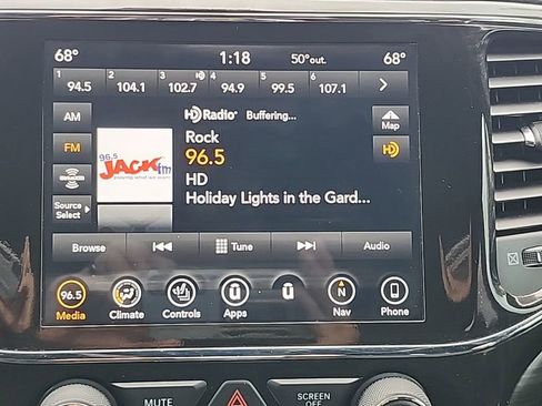 Used 2019 Jeep Grand Cherokee Altitude image 6