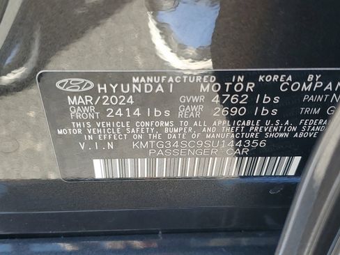 Used 2025 Genesis G70 2.5T RWD image 30