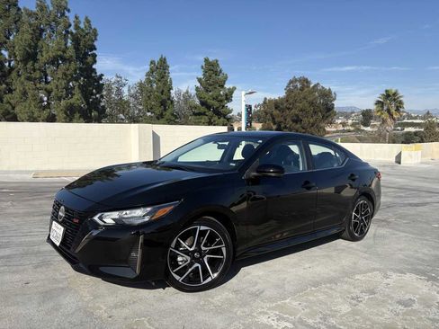 Used 2025 Nissan Sentra SR image 2
