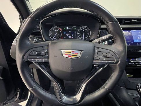 Used 2025 Cadillac XT6 Premium Luxury image 41