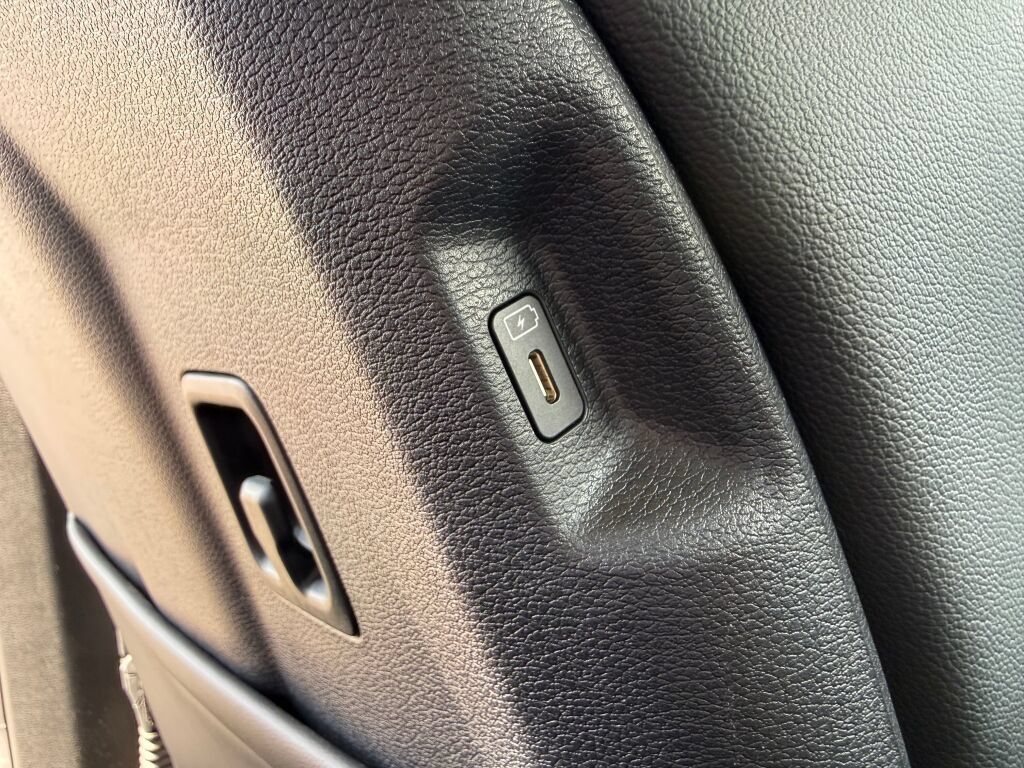 Used 2025 Kia Sportage EX FWD image 31
