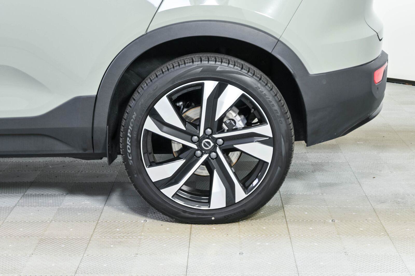 Used 2023 Volvo XC40 B5 Plus w/ Protection Package AWD/4WD image 37