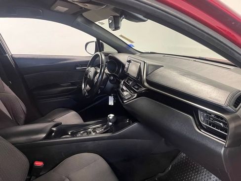 Used 2018 Toyota C-HR XLE image 11