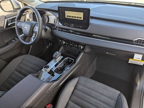 New 2026 Mitsubishi Outlander SE AWD/4WD image 8