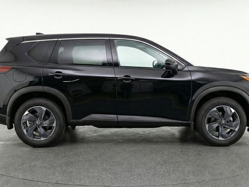 Used 2025 Nissan Rogue SV image 11