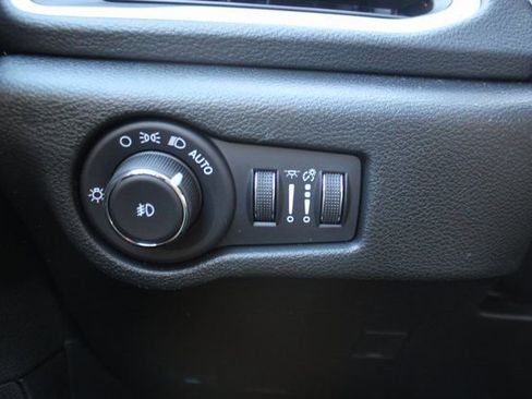 New 2026 Chrysler Pacifica Select image 16