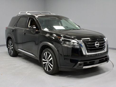 Certified 2025 Nissan Pathfinder Platinum w/ Cargo Package AWD/4WD image 1