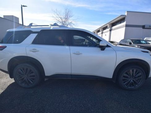 Used 2022 Nissan Pathfinder SL w/ SL Premium Package image 6