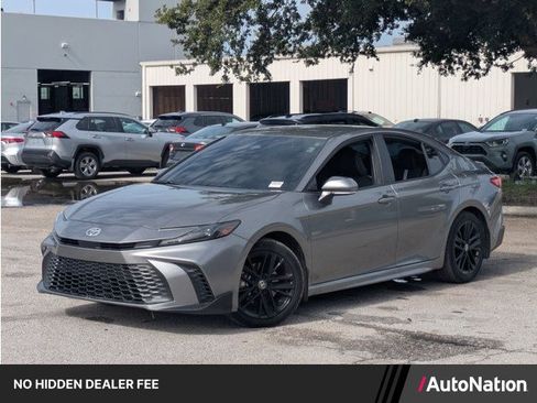 Used 2026 Toyota Camry SE FWD image 1