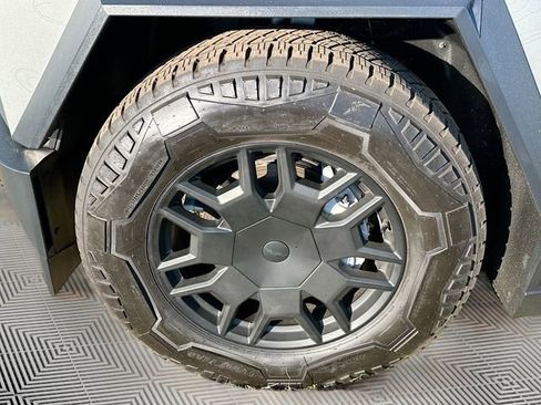 Used 2024 Tesla Cybertruck Cyberbeast AWD/4WD image 28