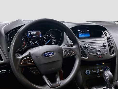 Used 2018 Ford Focus SE FWD image 15