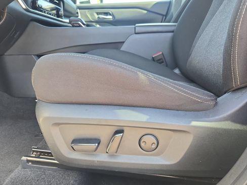 Certified 2025 Nissan Rogue SV FWD image 29