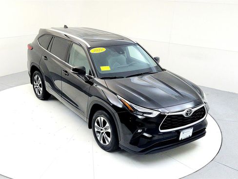 Certified 2022 Toyota Highlander XLE image 13