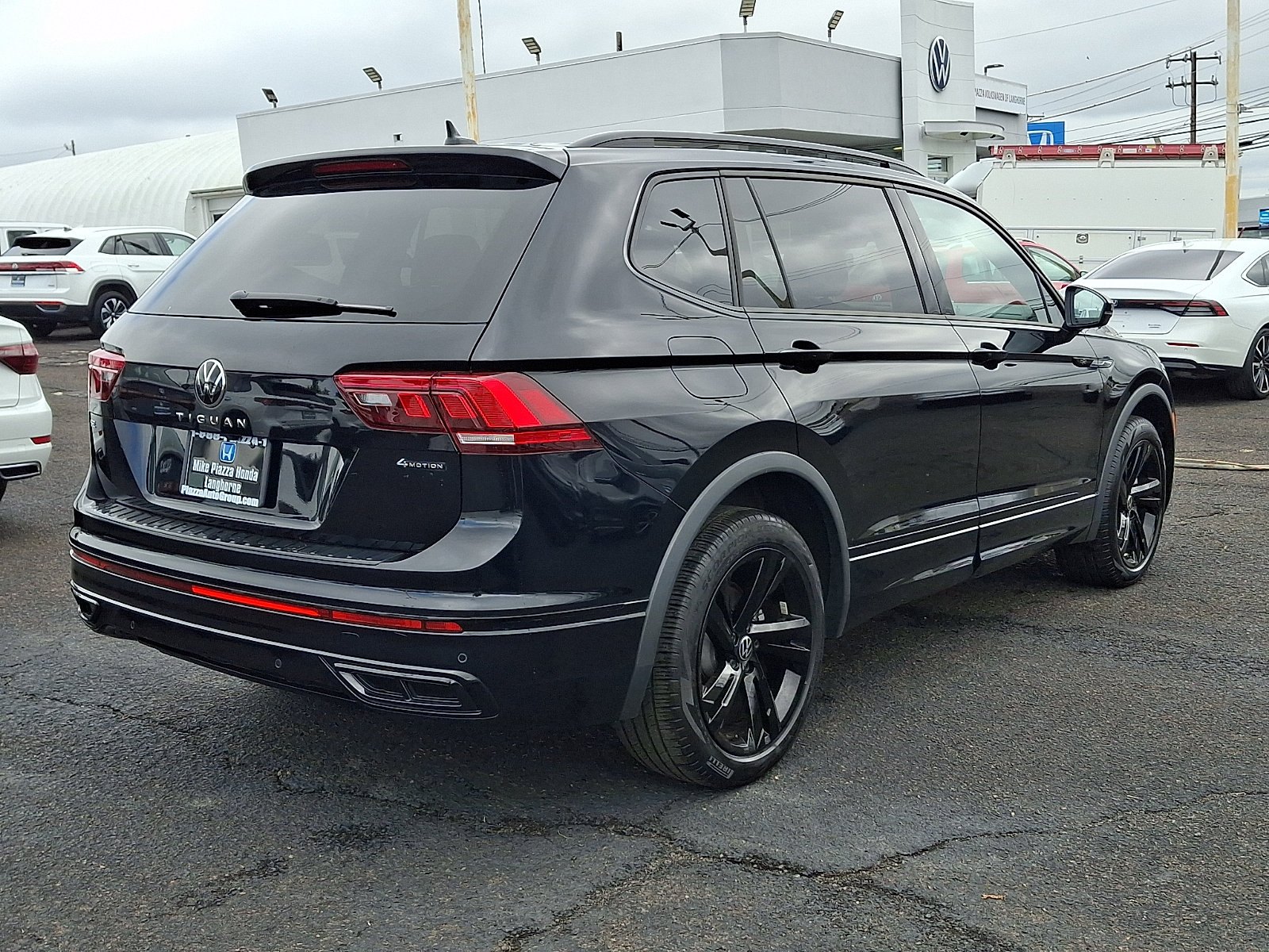 Used 2024 Volkswagen Tiguan SE R-Line AWD/4WD image 7