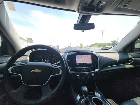 Used 2021 Chevrolet Traverse LT w/ LT Premium Package FWD image 16