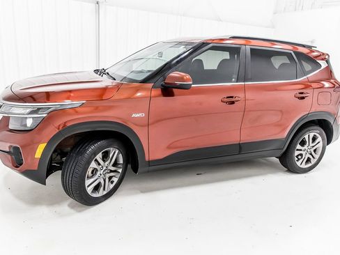 Used 2021 Kia Seltos S AWD/4WD image 3