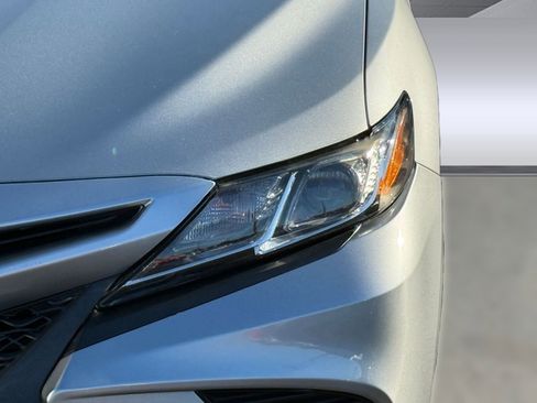Used 2020 Toyota Camry SE image 10