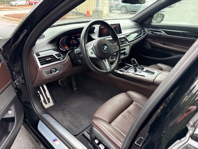 Certified 2022 BMW 750i xDrive w/ Executive Package AWD/4WD image 16