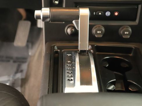 Used 2005 HUMMER H2 w/ Preferred Equipment Group image 21