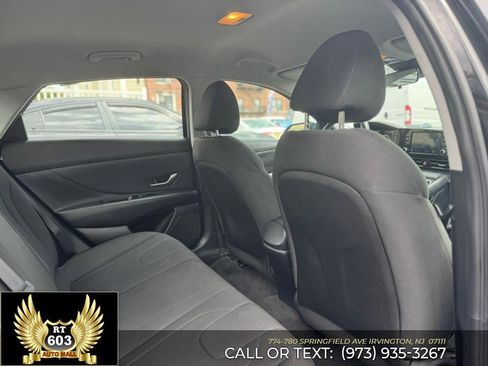 Used 2022 Hyundai Elantra SEL w/ Convenience Package image 12