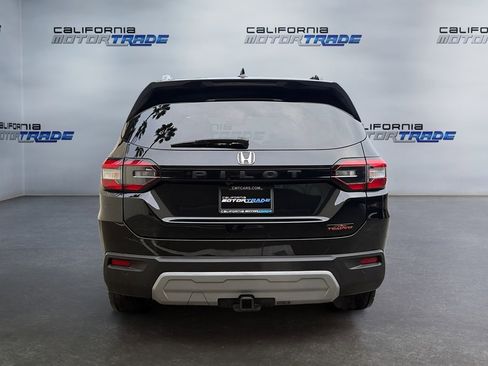 Used 2025 Honda Pilot TrailSport image 6