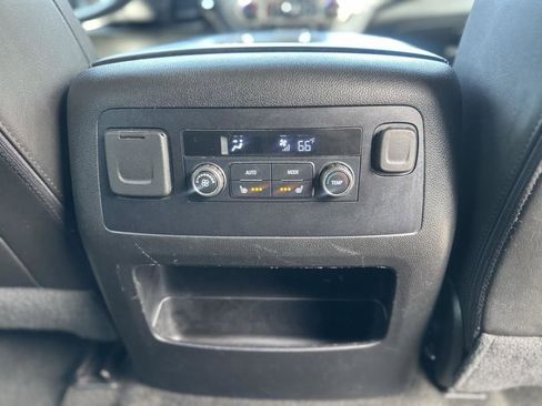 Used 2018 GMC Yukon Denali image 27