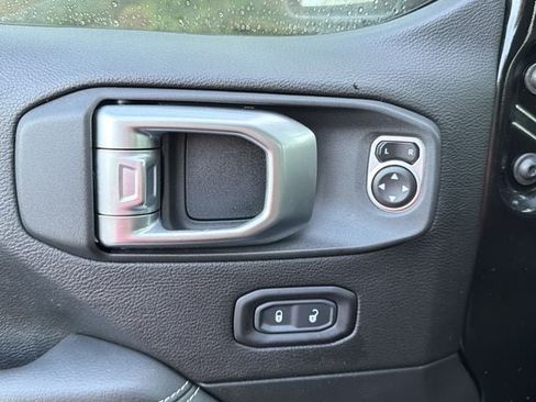 Used 2019 Jeep Wrangler Unlimited Sahara AWD/4WD image 22