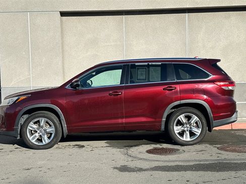 Used 2017 Toyota Highlander Limited image 7