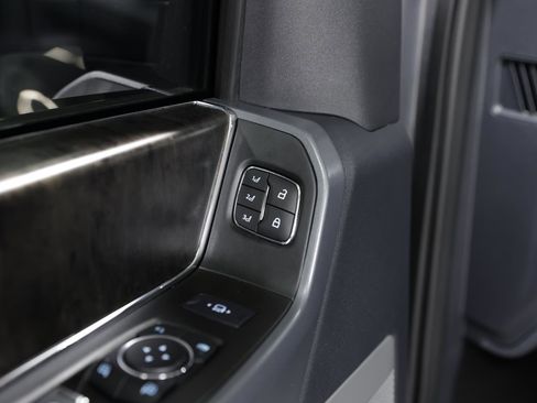 Used 2024 Ford F350 Lariat w/ Chrome Package image 22